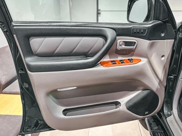Toyota Land Cruiser 100 Series Рестайлинг 1 с пробегом 2004 года, цена 2 067 290 рублей, 335234 км, внедорожник, Автокод Объявления