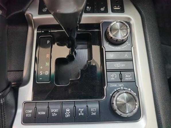 Toyota Land Cruiser 200 Series Рестайлинг 2 с пробегом 2017 года, цена 6 790 000 рублей, 221575 км, внедорожник, Автокод Объявления