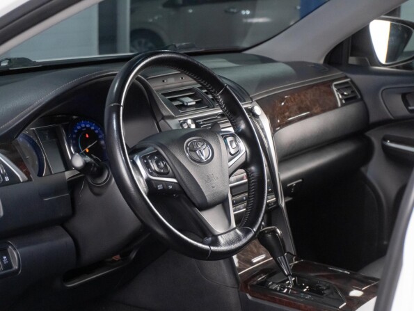 Toyota Camry VII (XV50) Рестайлинг с пробегом 2015 года, цена 2 319 000 рублей, 165379 км, седан, Автокод Объявления