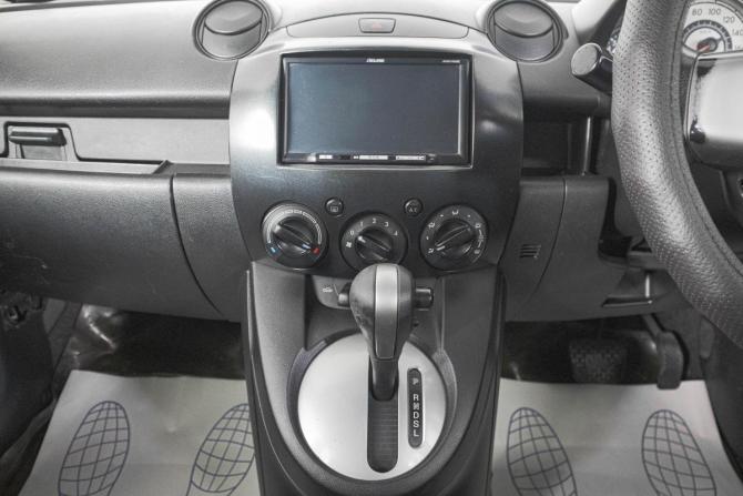 Mazda Demio III (DE) с пробегом 2009 года, цена 649 000 рублей, 113000 км, хэтчбек, Автокод Объявления