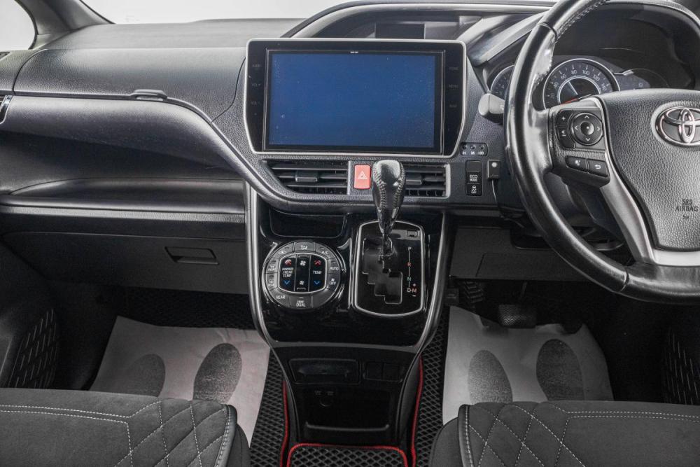 Toyota Voxy III (R80) Рестайлинг Барнаул  - изображение 18