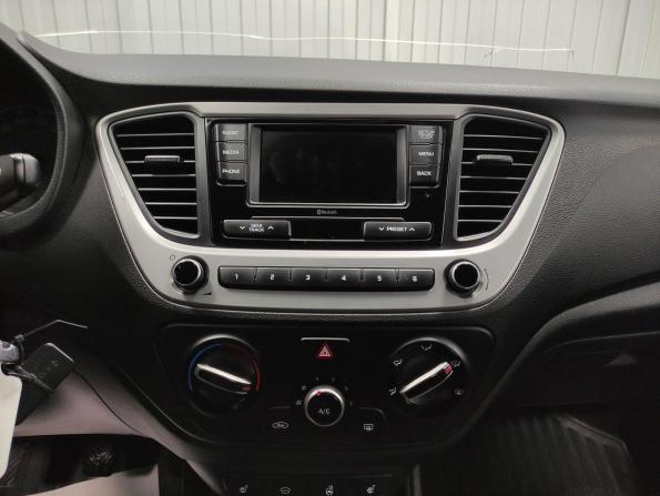 Hyundai Solaris II с пробегом 2017 года, цена 1 036 000 рублей, 139241 км, седан, Автокод Объявления