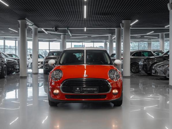 Mini Hatch III (F55/F56) с пробегом 2018 года, цена 1 950 000 рублей, 83694 км, хэтчбек, Автокод Объявления