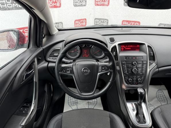 Opel Astra J с пробегом 2011 года, цена 679 990 рублей, 213497 км, хэтчбек, Автокод Объявления