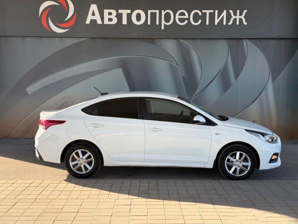 Hyundai Solaris II с пробегом 2019 года, цена 1 299 000 рублей, 98356 км, седан, Автокод Объявления