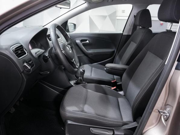 Volkswagen Polo V Рестайлинг с пробегом 2016 года, цена 925 000 рублей, 165112 км, седан, Автокод Объявления