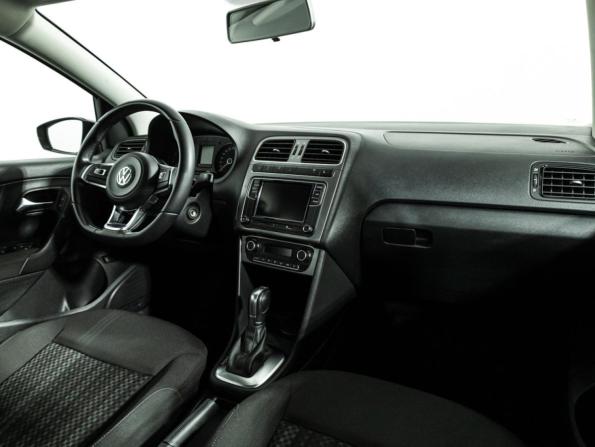 Volkswagen Polo V Рестайлинг с пробегом 2018 года, цена 1 299 700 рублей, 152939 км, седан, Автокод Объявления