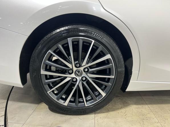 Lexus ES VII Рестайлинг с пробегом 2022 года, цена 4 600 000 рублей, 62220 км, седан, Автокод Объявления