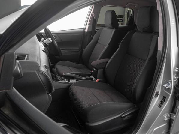 Toyota Auris II Рестайлинг с пробегом 2016 года, цена 1 499 000 рублей, 67117 км, хэтчбек, Автокод Объявления