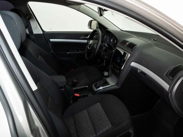 Skoda Octavia II (A5) Рестайлинг с пробегом 2012 года, цена 833 000 рублей, 230000 км, лифтбек, Автокод Объявления