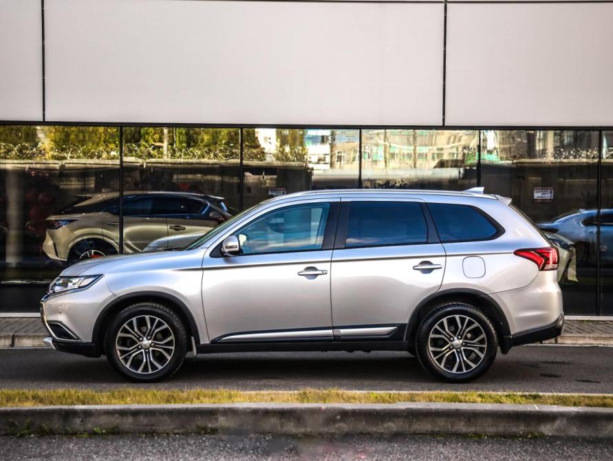 Mitsubishi Outlander III Рестайлинг 2 Санкт-Петербург  - изображение 9