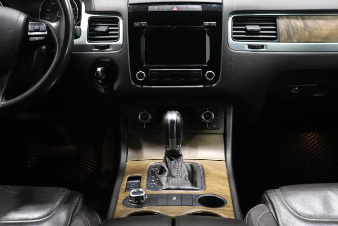 Volkswagen Touareg II с пробегом 2012 года, цена 2 015 000 рублей, 244758 км, внедорожник, Автокод Объявления