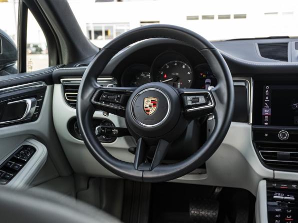 Porsche Macan I Рестайлинг 2 с пробегом 2024 года, цена 9 590 000 рублей, 7668 км, внедорожник, Автокод Объявления