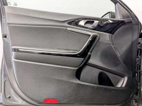 Kia Ceed III с пробегом 2019 года, цена 1 750 000 рублей, 112014 км, универсал, Автокод Объявления