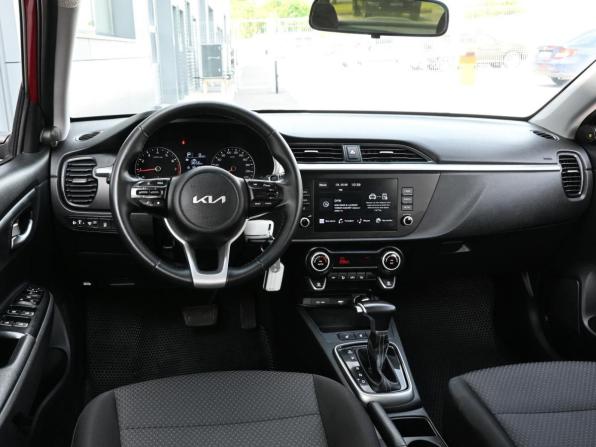 Kia Rio IV Рестайлинг с пробегом 2021 года, цена 1 539 600 рублей, 73330 км, седан, Автокод Объявления