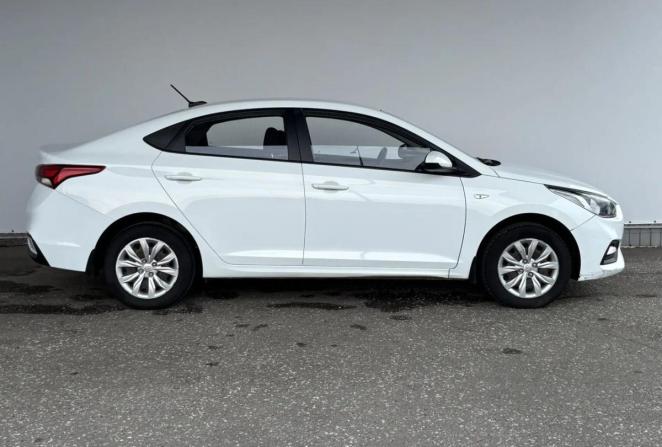 Hyundai Solaris II с пробегом 2018 года, цена 1 350 000 рублей, 124298 км, седан, Автокод Объявления