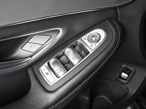 Mercedes-Benz C-Класс IV (W205) Рестайлинг с пробегом 2018 года, цена 3 199 000 рублей, 65909 км, седан, Автокод Объявления