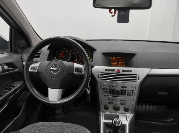 Opel Astra H Рестайлинг с пробегом 2014 года, цена 649 500 рублей, 157871 км, хэтчбек, Автокод Объявления
