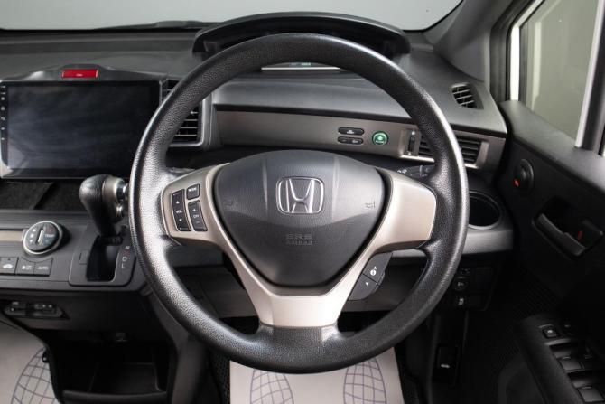 Honda Freed I Рестайлинг с пробегом 2013 года, цена 999 000 рублей, 162000 км, компактвэн, Автокод Объявления