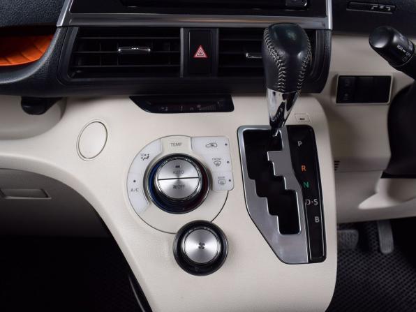 Toyota Sienta II с пробегом 2015 года, цена 1 365 995 рублей, 105294 км, компактвэн, Автокод Объявления