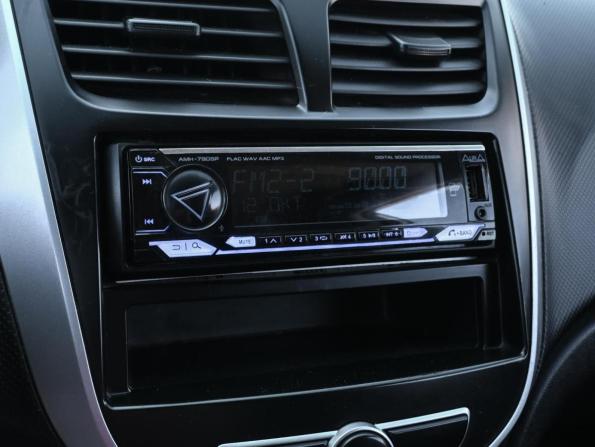 Hyundai Solaris I Рестайлинг с пробегом 2015 года, цена 870 000 рублей, 258237 км, седан, Автокод Объявления