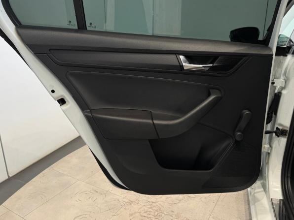 Skoda Rapid I Рестайлинг с пробегом 2018 года, цена 1 080 000 рублей, 182864 км, лифтбек, Автокод Объявления