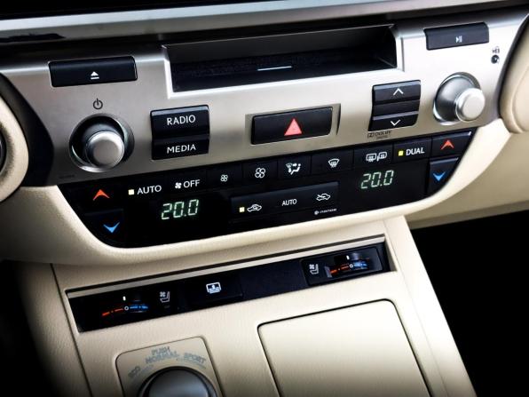 Lexus ES VI с пробегом 2014 года, цена 2 445 000 рублей, 139704 км, седан, Автокод Объявления