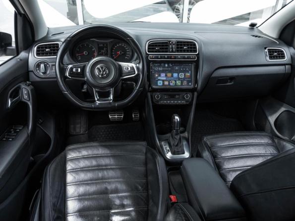 Volkswagen Polo V Рестайлинг с пробегом 2018 года, цена 1 279 700 рублей, 124667 км, седан, Автокод Объявления