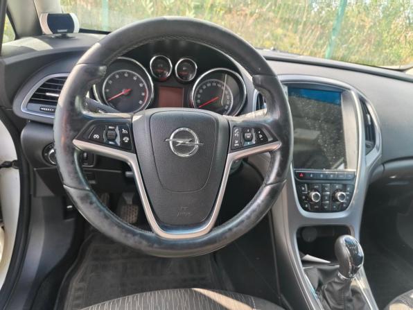 Opel Astra J Рестайлинг с пробегом 2014 года, цена 699 000 рублей, 160097 км, хэтчбек, Автокод Объявления