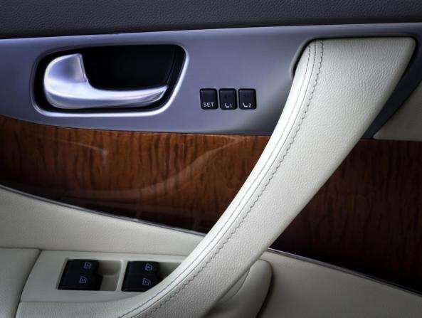 Infiniti QX70 с пробегом 2015 года, цена 2 500 000 рублей, 110278 км, внедорожник, Автокод Объявления