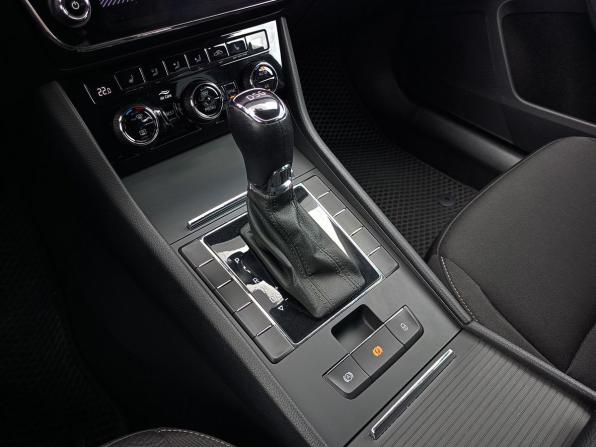 Skoda Superb III Рестайлинг с пробегом 2019 года, цена 1 779 000 рублей, 200817 км, лифтбек, Автокод Объявления