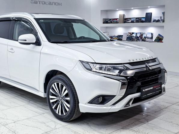 Mitsubishi Outlander III Рестайлинг 3 с пробегом 2022 года, цена 2 439 000 рублей, 63267 км, внедорожник, Автокод Объявления