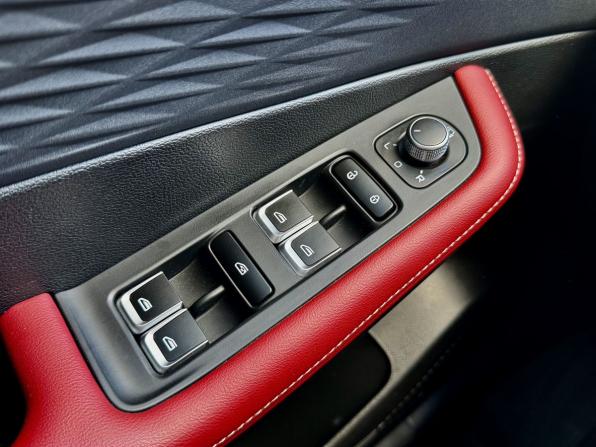 Geely Coolray I Рестайлинг 2 с пробегом 2024 года, цена 2 077 000 рублей, 46200 км, внедорожник, Автокод Объявления