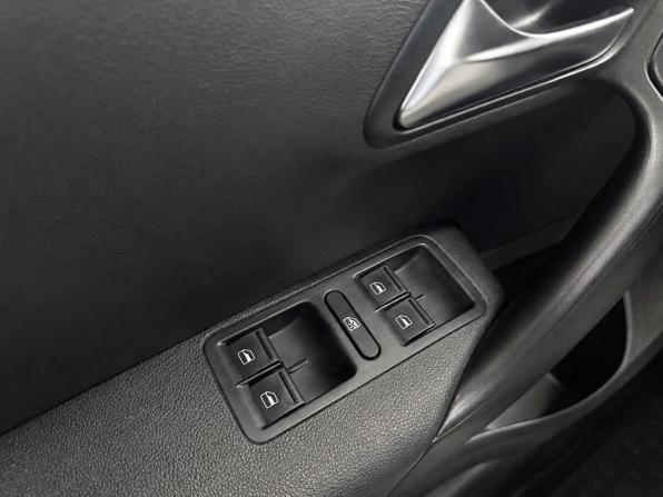 Volkswagen Polo V Рестайлинг с пробегом 2018 года, цена 1 329 000 рублей, 112000 км, седан, Автокод Объявления