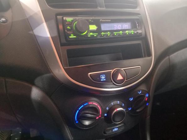 Hyundai Solaris I Рестайлинг с пробегом 2015 года, цена 887 000 рублей, 80800 км, седан, Автокод Объявления