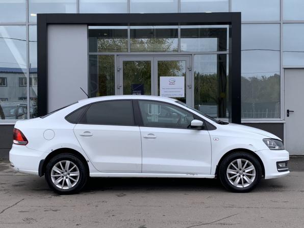Volkswagen Polo V Рестайлинг с пробегом 2015 года, цена 729 000 рублей, 332819 км, седан, Автокод Объявления