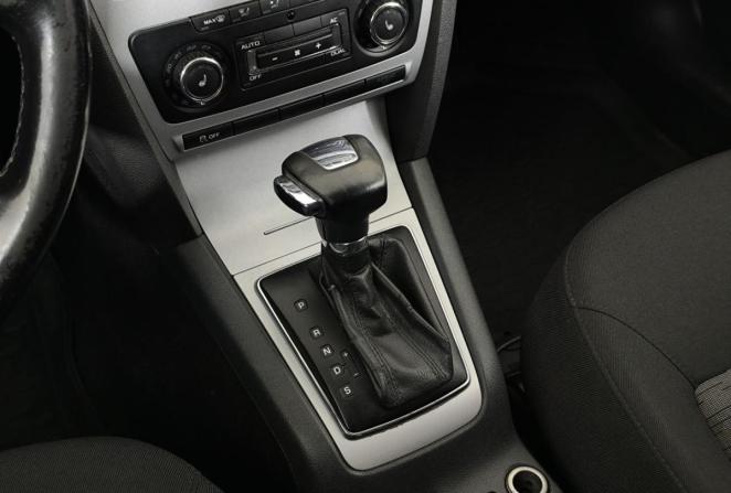 Skoda Octavia II (A5) Рестайлинг с пробегом 2013 года, цена 950 000 рублей, 346061 км, лифтбек, Автокод Объявления