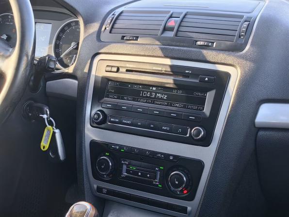 Skoda Octavia II (A5) Рестайлинг с пробегом 2013 года, цена 699 000 рублей, 223000 км, лифтбек, Автокод Объявления