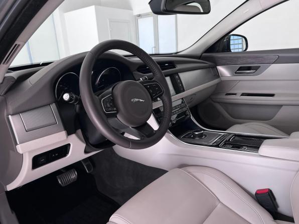 Jaguar XF II с пробегом 2017 года, цена 2 230 000 рублей, 95194 км, седан, Автокод Объявления
