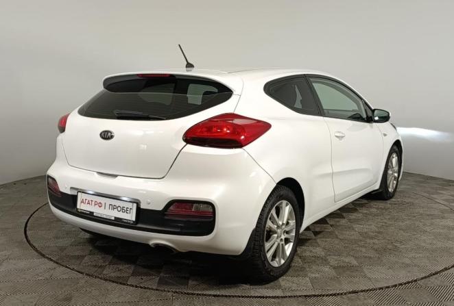 Kia Ceed II с пробегом 2015 года, цена 965 000 рублей, 177228 км, хэтчбек, Автокод Объявления