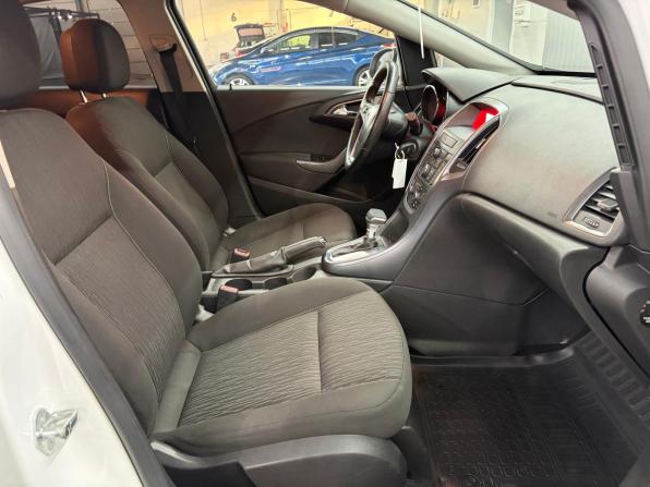 Opel Astra J Рестайлинг с пробегом 2013 года, цена 797 000 рублей, 190319 км, хэтчбек, Автокод Объявления