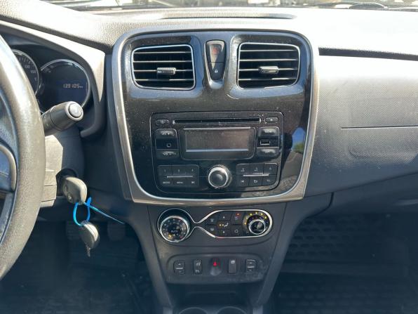 Renault Logan II с пробегом 2014 года, цена 679 000 рублей, 139105 км, седан, Автокод Объявления