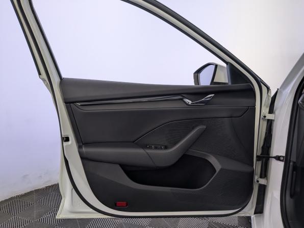 Skoda Octavia IV (A8) с пробегом 2021 года, цена 2 400 000 рублей, 69993 км, лифтбек, Автокод Объявления