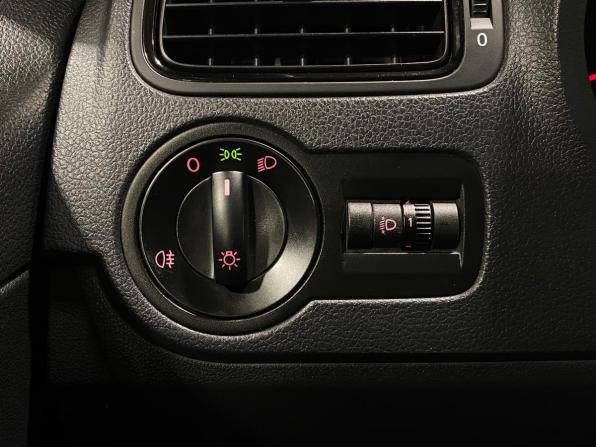 Volkswagen Polo V Рестайлинг с пробегом 2017 года, цена 1 329 000 рублей, 116870 км, седан, Автокод Объявления