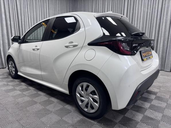 Toyota Yaris IV с пробегом 2020 года, цена 1 400 000 рублей, 65289 км, хэтчбек, Автокод Объявления