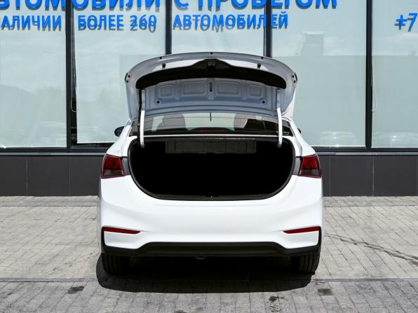 Hyundai Solaris II с пробегом 2018 года, цена 1 029 000 рублей, 140623 км, седан, Автокод Объявления