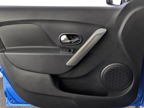 Renault Sandero II Рестайлинг с пробегом 2022 года, цена 1 370 000 рублей, 71983 км, хэтчбек, Автокод Объявления