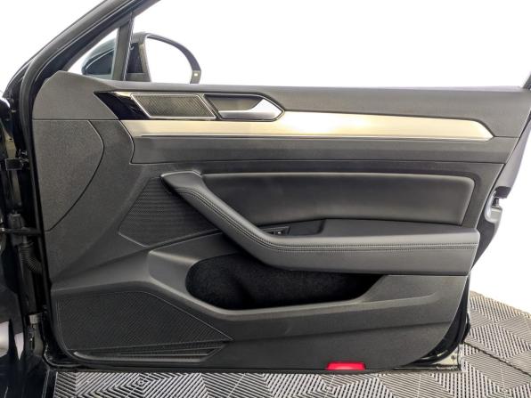 Volkswagen Passat B8 с пробегом 2018 года, цена 2 645 000 рублей, 66799 км, седан, Автокод Объявления