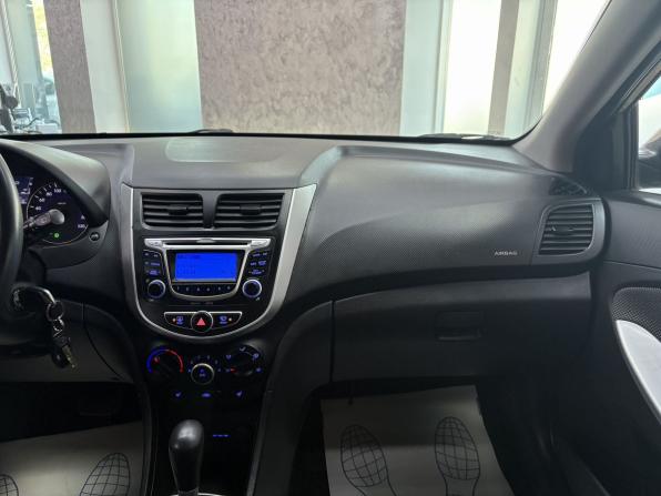 Hyundai Solaris I с пробегом 2013 года, цена 775 000 рублей, 219558 км, хэтчбек, Автокод Объявления