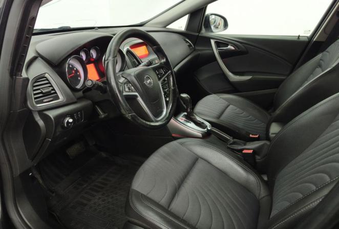 Opel Astra J Рестайлинг с пробегом 2013 года, цена 549 000 рублей, 198050 км, хэтчбек, Автокод Объявления